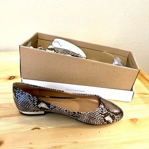 NIB 7-1/2 Jessica Simpson Flats With Snakeskin Pattern